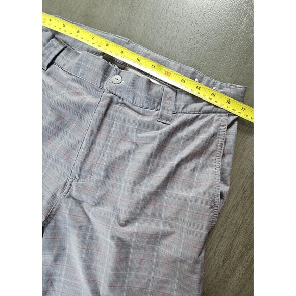 The North Face Gray Plaid Shorts Sz 32 9" Inseam Stretch Hybrid Outdoor Hike - Picture 8 of 10
